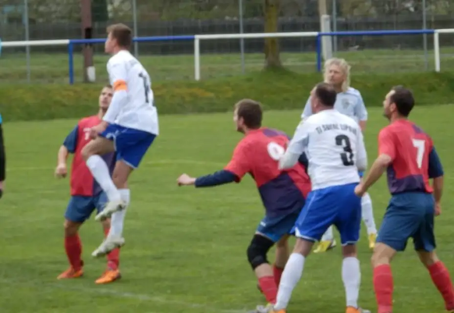 SOKOL LIPOVÁ  -  FKNR  3 : 2 - zbytečná porážka!!