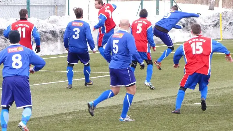 Bez osmi hráčů jsme nebyli Lokomotivě soupeřem FKNR  -  LOKO K. VARY  0 - 4