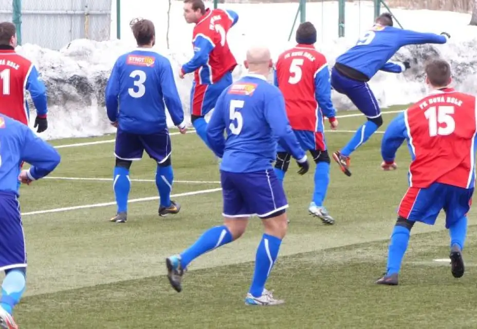 Bez osmi hráčů jsme nebyli Lokomotivě soupeřem FKNR  -  LOKO K. VARY  0 - 4